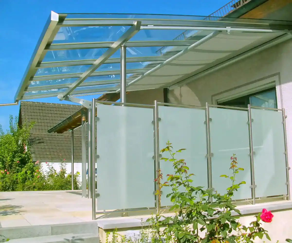 Moderne Edelstahlüberdachung für Terrasse